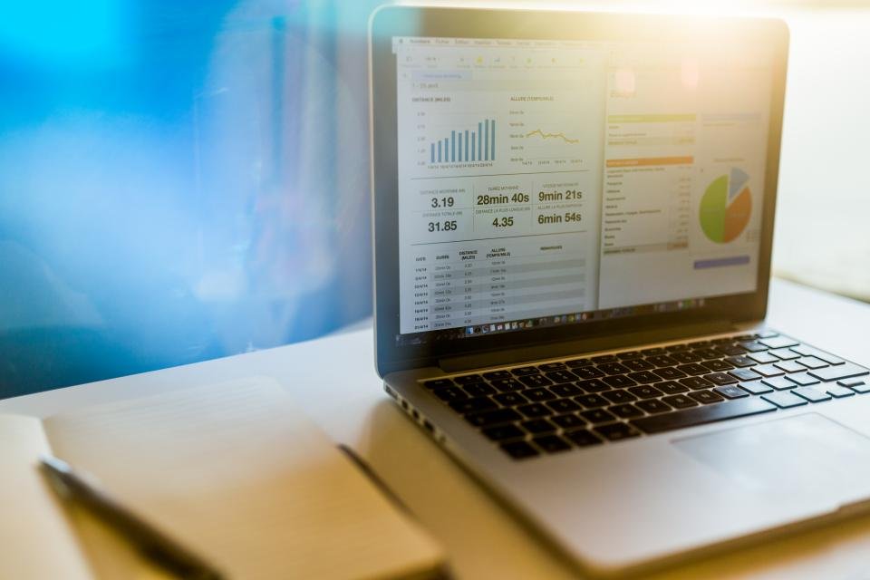 Como preparar o dia com menos ruído sem transformar inspiracao em promessa